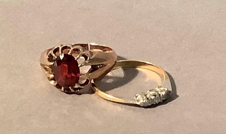 A George V gentleman's style stone garnet ring in 9 carat rose gold, the oval faceted stone claw set - Image 3 of 3