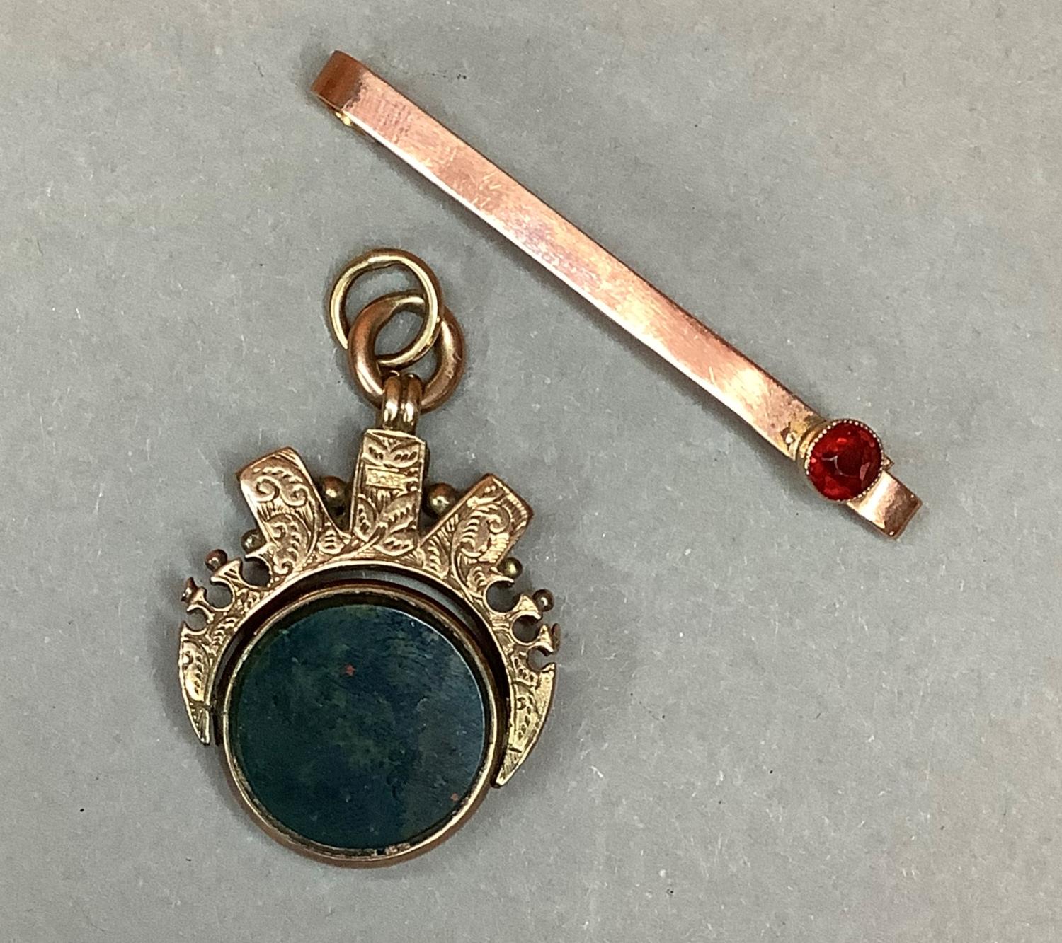 A Victorian 9 carat gold spring fob collet set with circular seed cut bloodstone and cornelian - Image 3 of 3