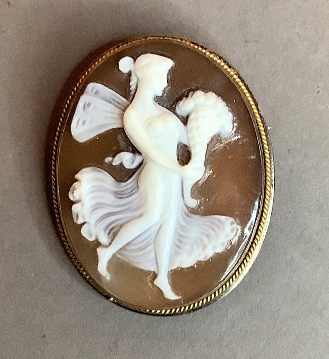 A shell cameo brooch/pendant c.1960, the oval portrait of Ceres, collet set within a silver gilt