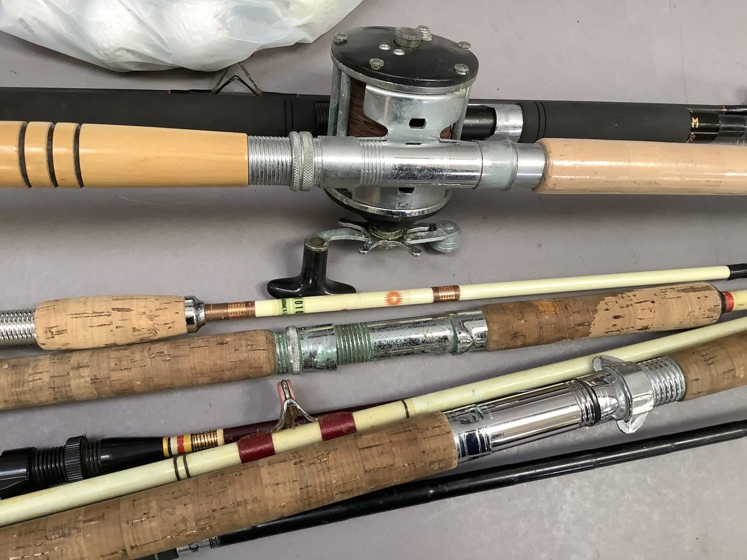 A quantity of fishing rods and a golf putter - Image 2 of 4