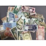 A quantity of miscellaneous world bank notes