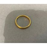 A wedding ring in 22ct gold, approximate 3gm