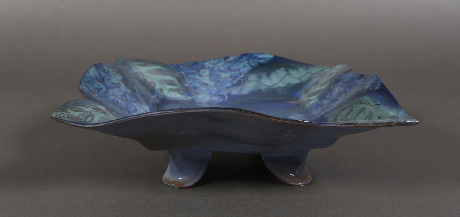 Jackie Walton (b.1941), an earthenware dish of square outline with blue-grey and green glaze, - Bild 3 aus 6