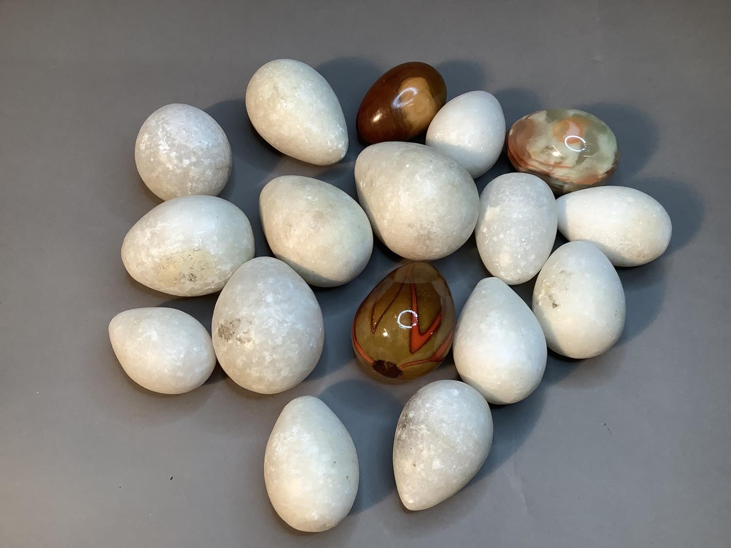 A collection of fourteen white alabaster eggs, various sizes, approximate 6cm to 9cm, together - Image 3 of 6