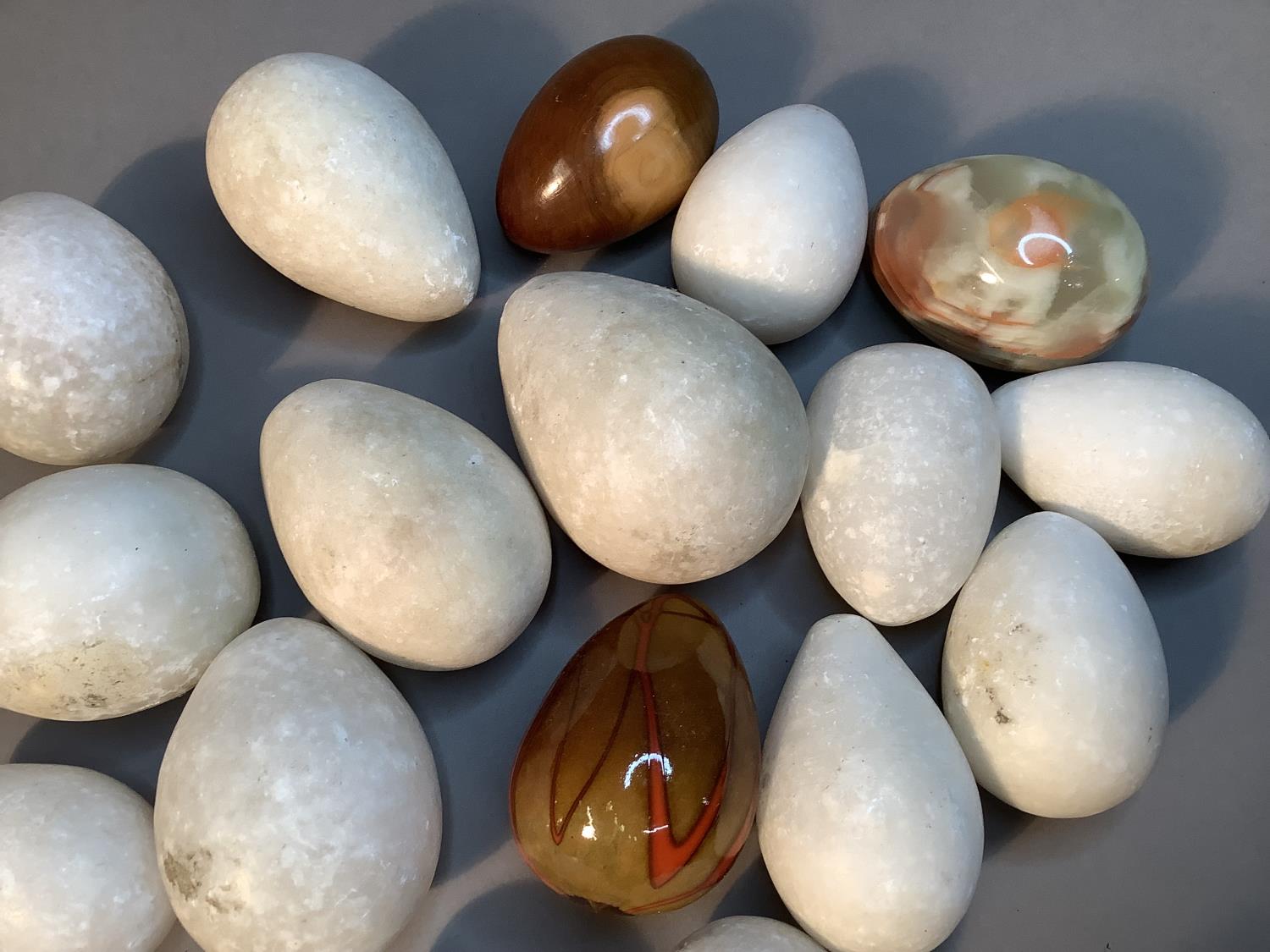 A collection of fourteen white alabaster eggs, various sizes, approximate 6cm to 9cm, together - Image 5 of 6