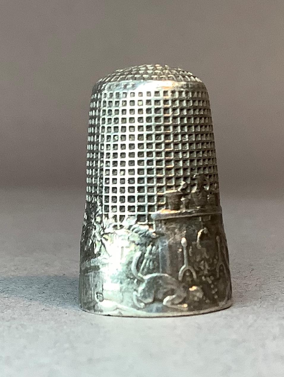 Of sewing interest - a Dutch silver fable thimble embossed with monkeys sitting beside a - Image 4 of 6