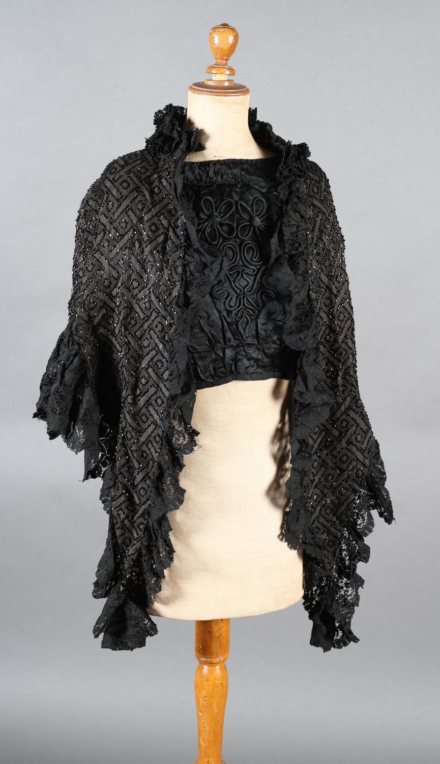 A Victorian dark brown and beaded cape with black lace trim together with a black ruched dress - Image 6 of 11