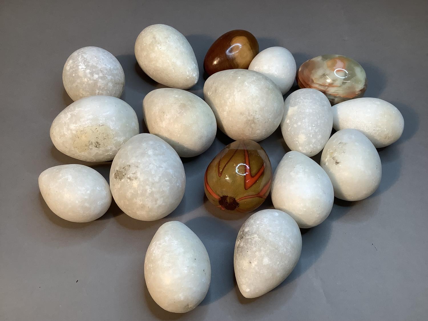 A collection of fourteen white alabaster eggs, various sizes, approximate 6cm to 9cm, together - Image 4 of 6