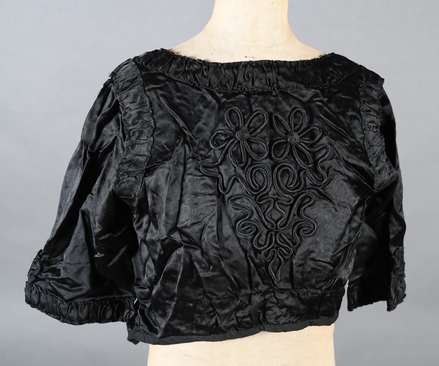 A Victorian dark brown and beaded cape with black lace trim together with a black ruched dress - Image 11 of 11