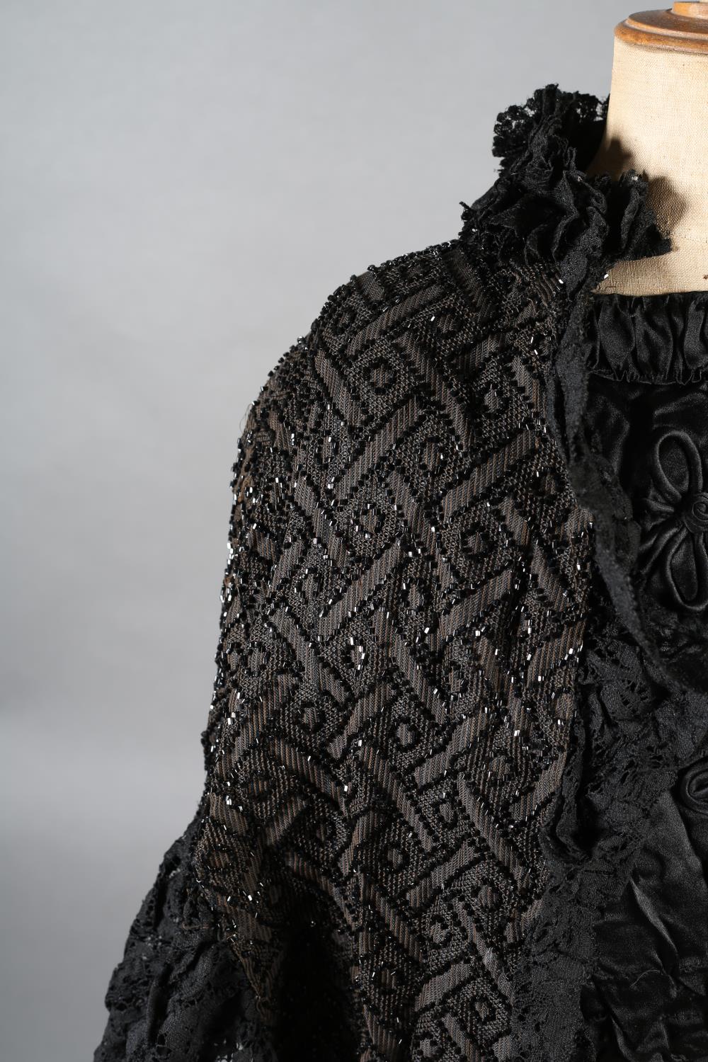 A Victorian dark brown and beaded cape with black lace trim together with a black ruched dress - Image 8 of 11