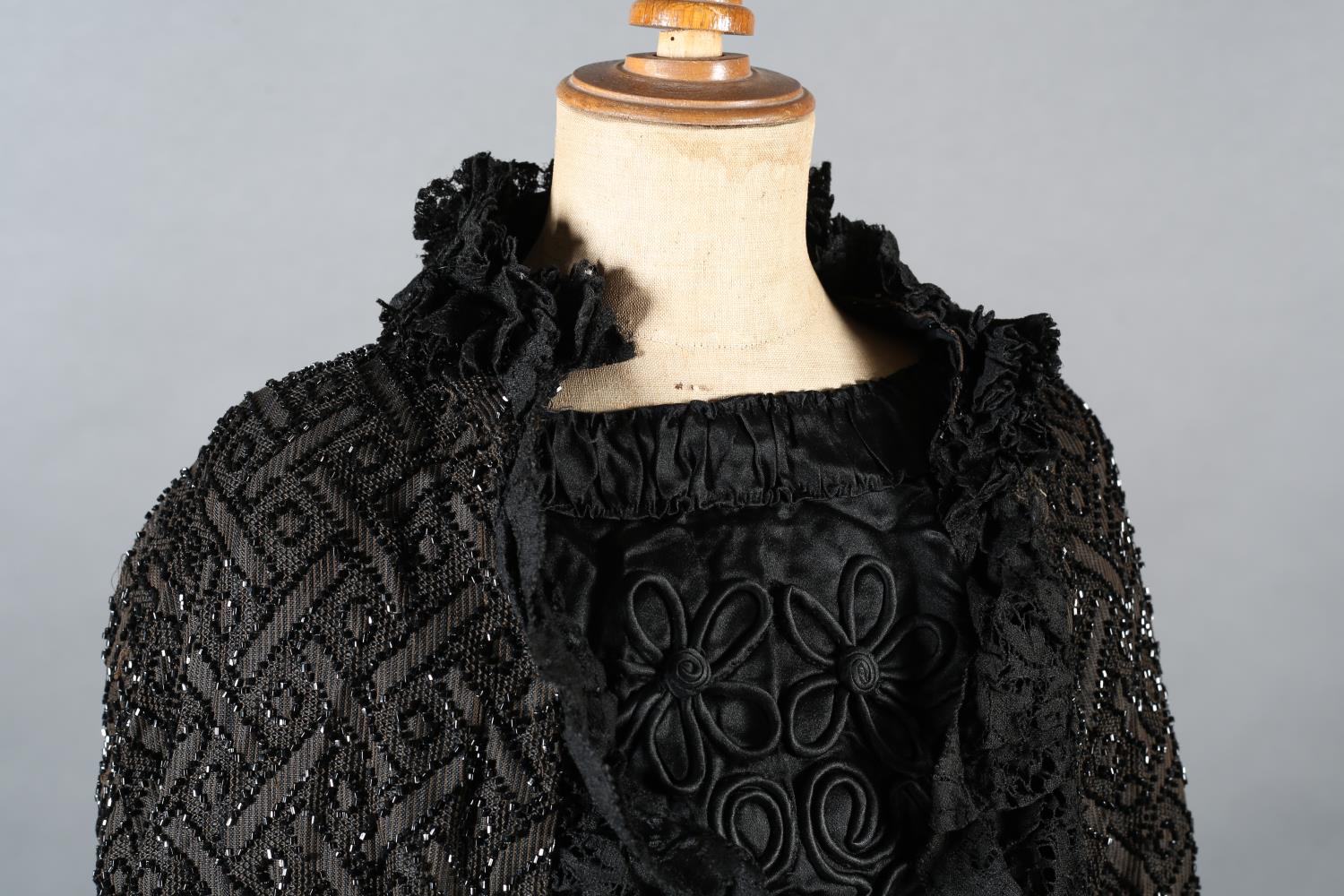 A Victorian dark brown and beaded cape with black lace trim together with a black ruched dress - Image 9 of 11