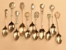 19x assorted hallmarked silver golf teaspoons – with assorted designs and hallmarks incl Belgaum