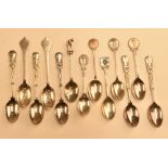 11x assorted hallmarked silver golf spoons – with assorted designs and hallmarks incl 2x with