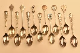 11x assorted hallmarked silver golf spoons – with assorted designs and hallmarks incl 2x with