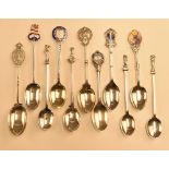 11x assorted hallmarked silver golf teaspoons – with assorted designs and hallmarks incl Hadley Wood