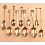 8x assorted hallmarked silver golf spoons – with assorted designs and hallmarks incl Georgian fiddle