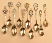 10x assorted hallmarked silver golf teaspoons – with assorted design and hallmarks with enamelled