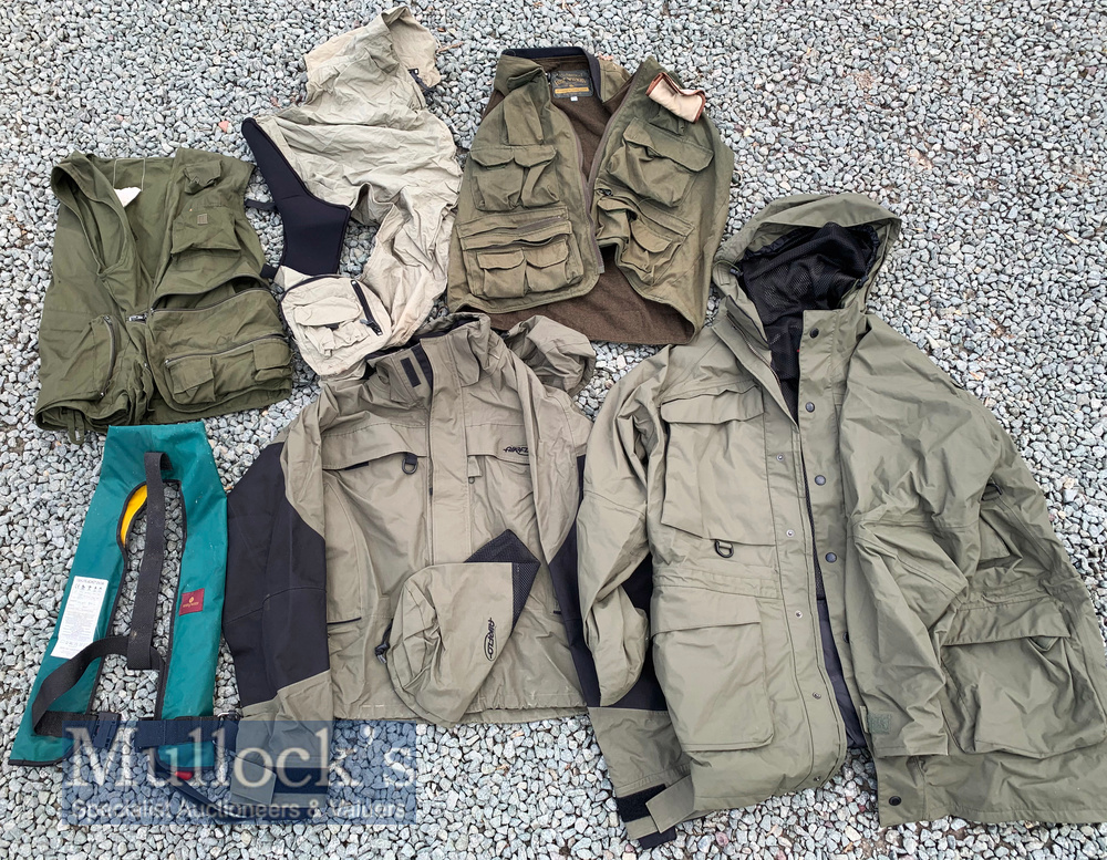 Fishing Clothing Selection incl 3x vests, Wychwood 4 Seasons and Regatta, both XXL size plus a