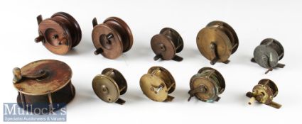 Selection of 8x assorted brass fly reels in varying sizes, plus 2x Nottingham wooden reels with star