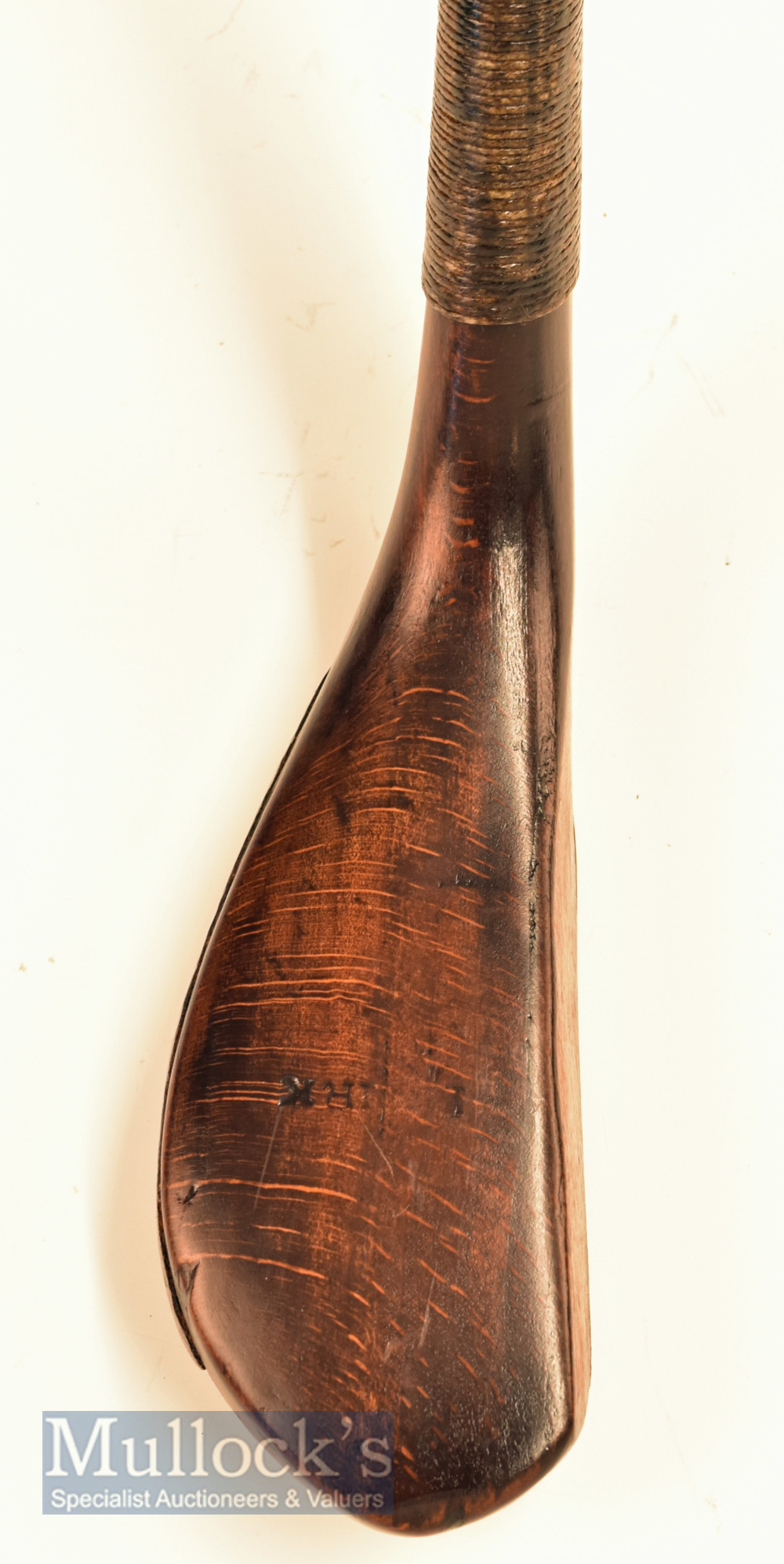 c1860 R Kirk long nose play club in dark stained Beechwood with a 5 ½” x 1 ¾” x 1” head and measures - Image 2 of 4