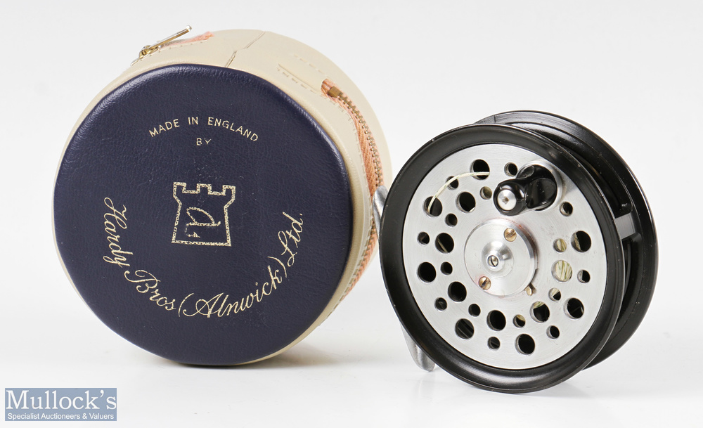 Fine JW Young Orvis Battenkill 3 ¼” alloy fly reel with smooth alloy foot, dimple black handle,