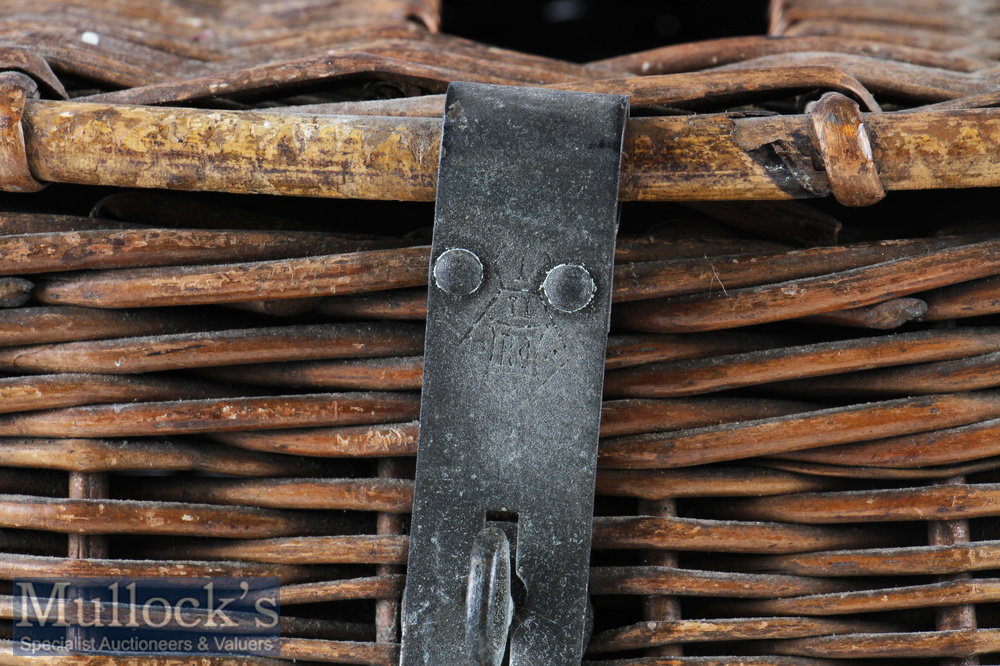 Early c1880s Kite mark wicker fishing creel with brass hasp measuring 38x20x30cm approx. - Image 3 of 3