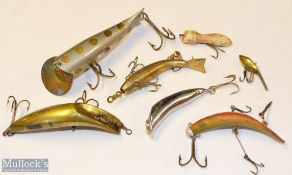 Selection of various wiggler/tit bit style fishing lures and plug (7) – Allcocks stamped gilt “Tit-