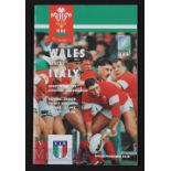 Autographs, Wales & Italy Rugby Teams, 1994 (31): Match programme neatly signed by the vast majority