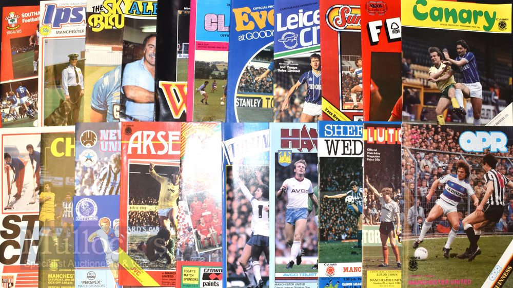 Manchester Utd football programme collection to include 1984/85 homes (31) + aways (22); 1985/86 - Image 2 of 11