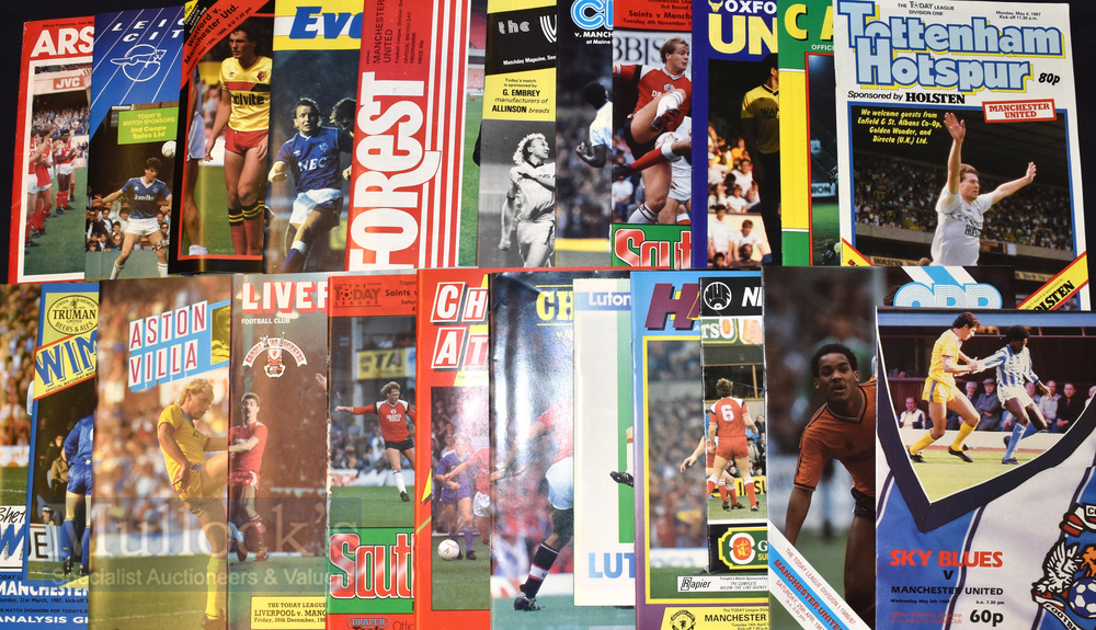 Manchester Utd football programme collection to include 1984/85 homes (31) + aways (22); 1985/86 - Image 10 of 11