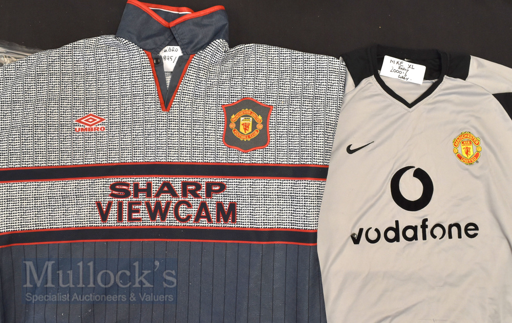 Manchester United away match replica football shirts all XL size, short sleeves; 1995/96 grey, light - Image 2 of 2