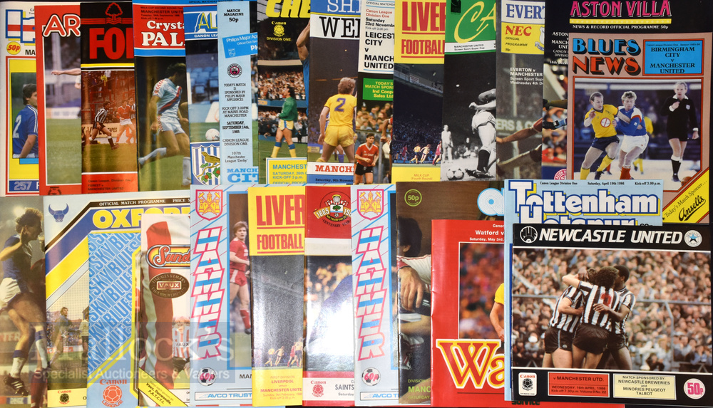 Manchester Utd football programme collection to include 1984/85 homes (31) + aways (22); 1985/86 - Image 5 of 11