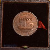 1907 Folkestone Golf Club (1890-1965) Bronze medal – c/w clubs crest and Latin motto on the