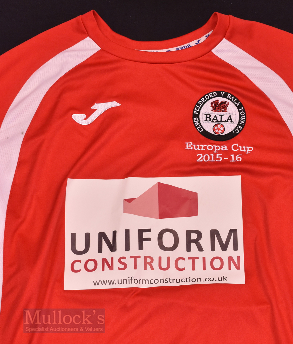 2015/16 Bala Town Europa Cup football shirt size M, in red and white, Joma, short sleeve - Image 2 of 3
