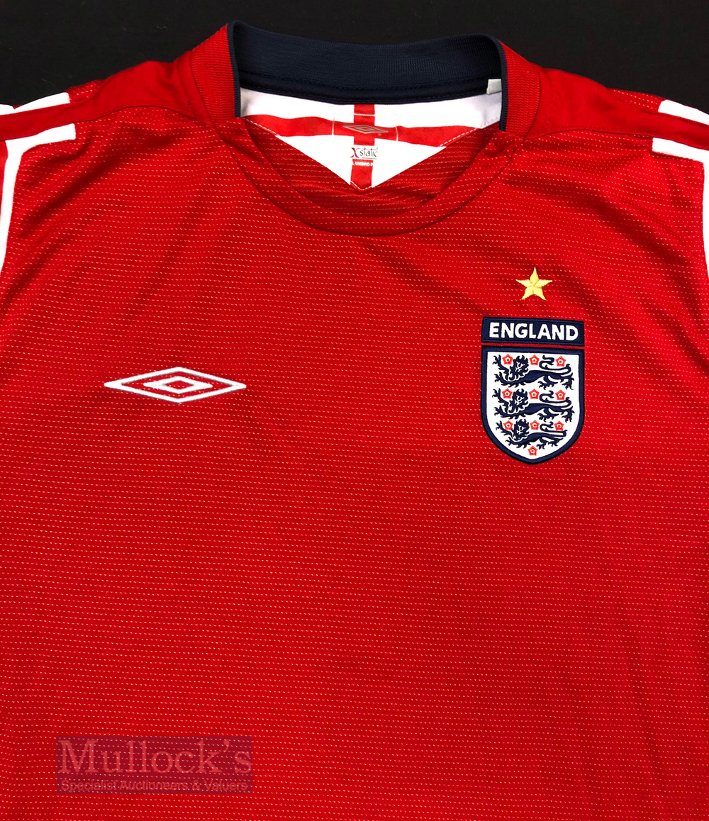 2004/06 England International Away football shirt size large, in red, Umbro, long sleeve - Image 2 of 2