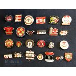 Collection of 25x Manchester United Football club badges, a mixture of enamel and other metal badges