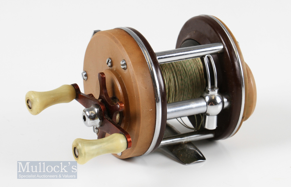 Abu 3000 Multiplier Reel with Display Box reel in brown finish numbered 080402, runs smooth, with - Image 2 of 4