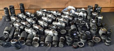 Selection of 35mm Vintage Camera's to include various Praticka camera bodies with various