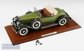 Danbury Mint Diecast 1930 Cadillac V-16 Roadster 1:12 scale model with wooden case, in used