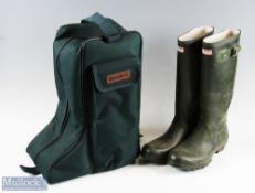 Hunter Wellington Boots appears size 8.5-9UK with Snowbee canvas case