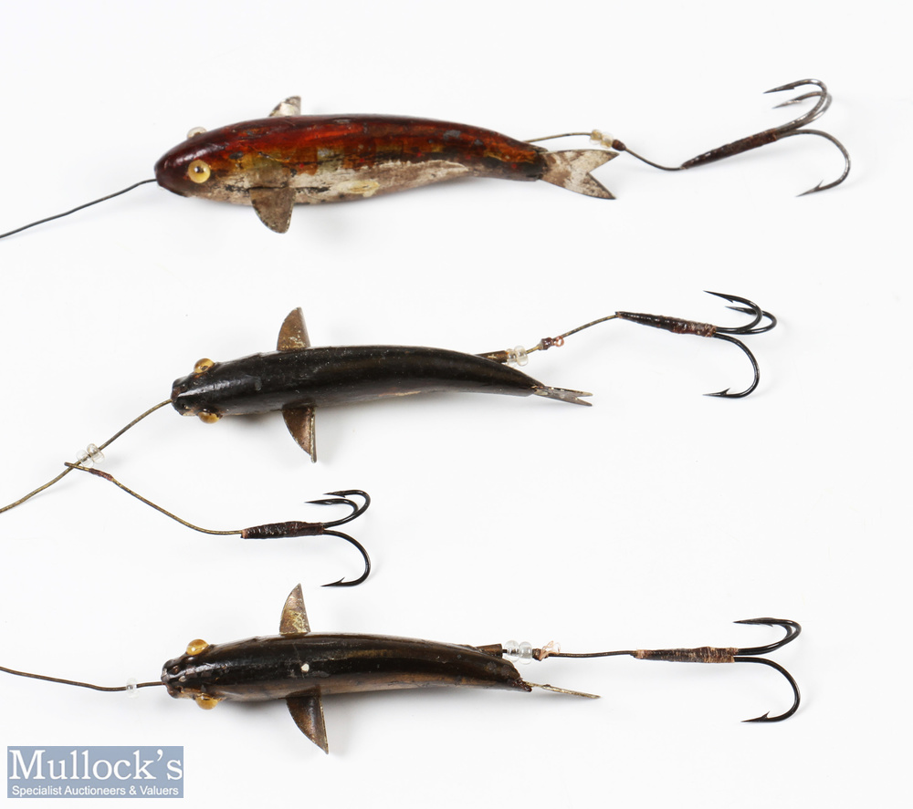 Early amber glass eye gutta percha Caledonia style baits features 3 ¼" example with gilt tail and