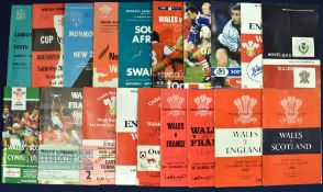 Autographed Wales Rugby Programmes (16+): Great selection for the signature enthusiasts: Welsh homes
