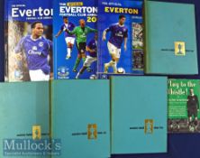 Collection of books to include Everton Annuals 2007 (26 autographs), 2009 Annual (20+ autographs),