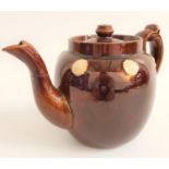 EARLY 19TH CENTURY TREACLE GLAZED TEA POT with a pierced finial to the lid, the body decorated