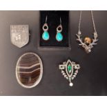 GOOD SELECTION OF SILVER JEWELLERY comprising an early 20th century diamond and green gem set