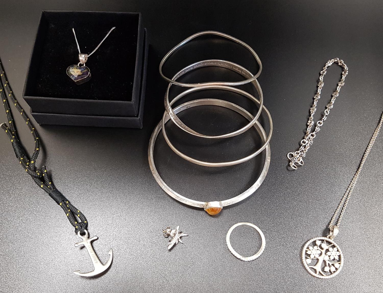 SELECTION OF SILVER JEWELLERY comprising a Pandora Sparkling Family Tree necklace on long silver