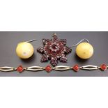 SMALL SELECTION OF GEM AND STONE SET JEWELLERY comprising a pair of amber bead drop earrings, on