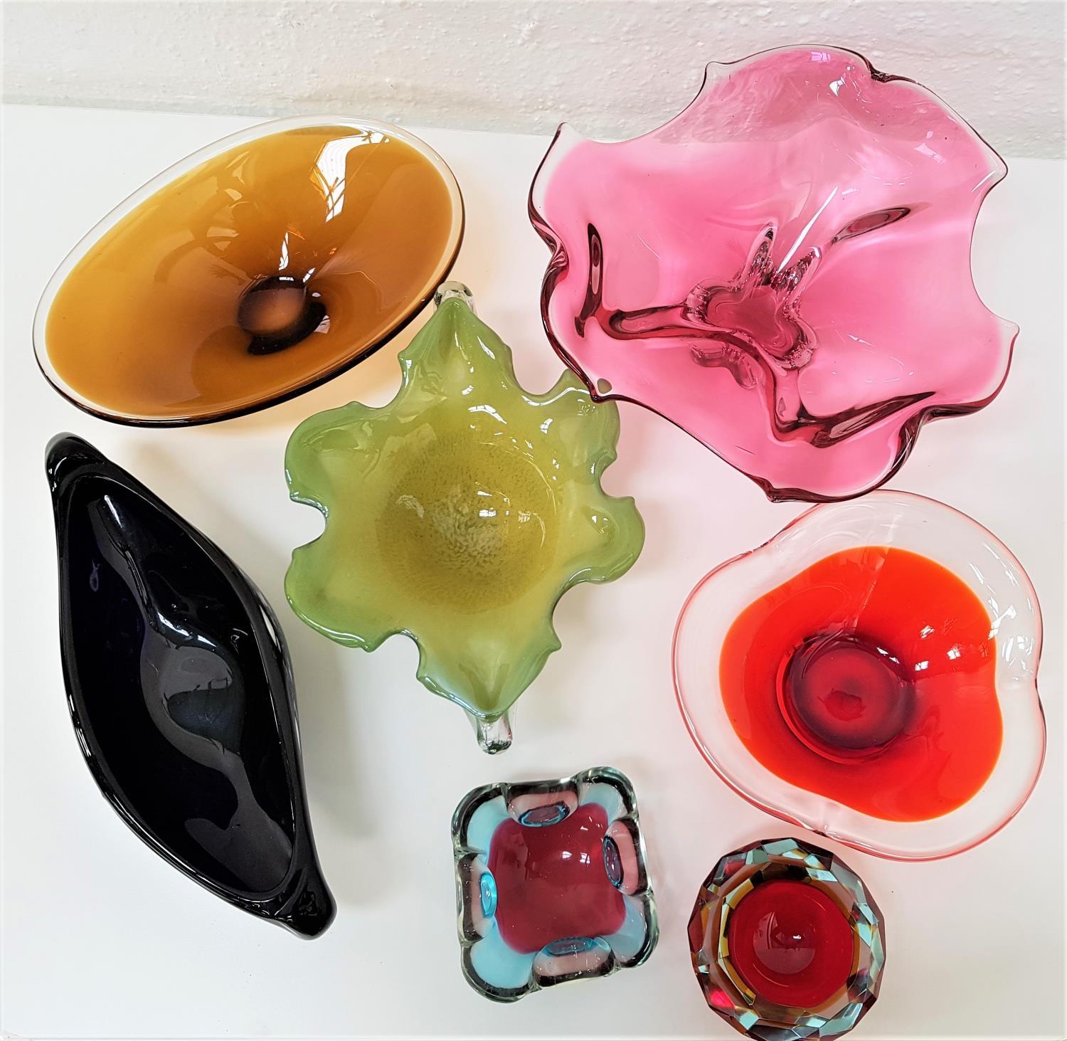 SELECTION OF MURANO STYLE AND OTHER GLASSWARE including colourful bowls or various shapes and sizes,