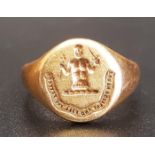 EIGHTEEN CARAT GOLD SEAL RING with clan Murray crest and motto depicting a demi-savage holding