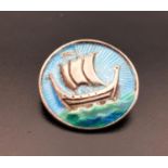 IAIN McCORMICK IONA SILVER AND ENAMEL BROOCH with galleon detail, 2.5cm diameter